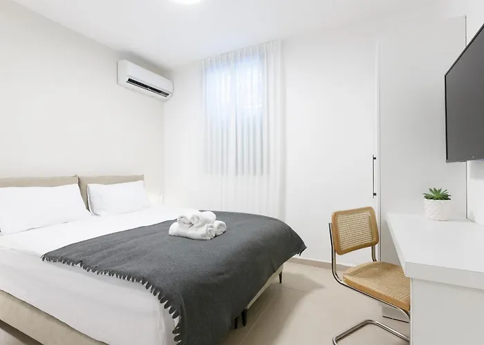 Localz - Jaffa Apartment